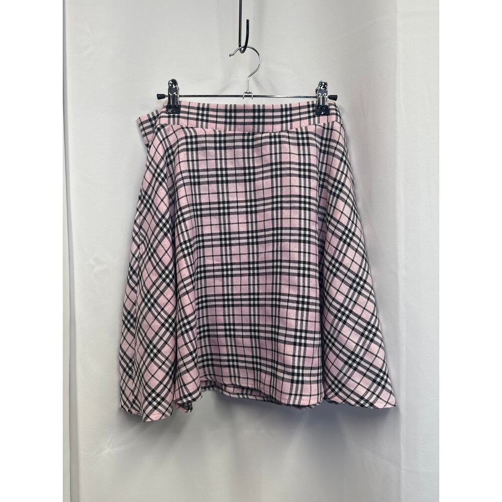 Hot topic pink plaid skirt size L
Waist-16
Length-19